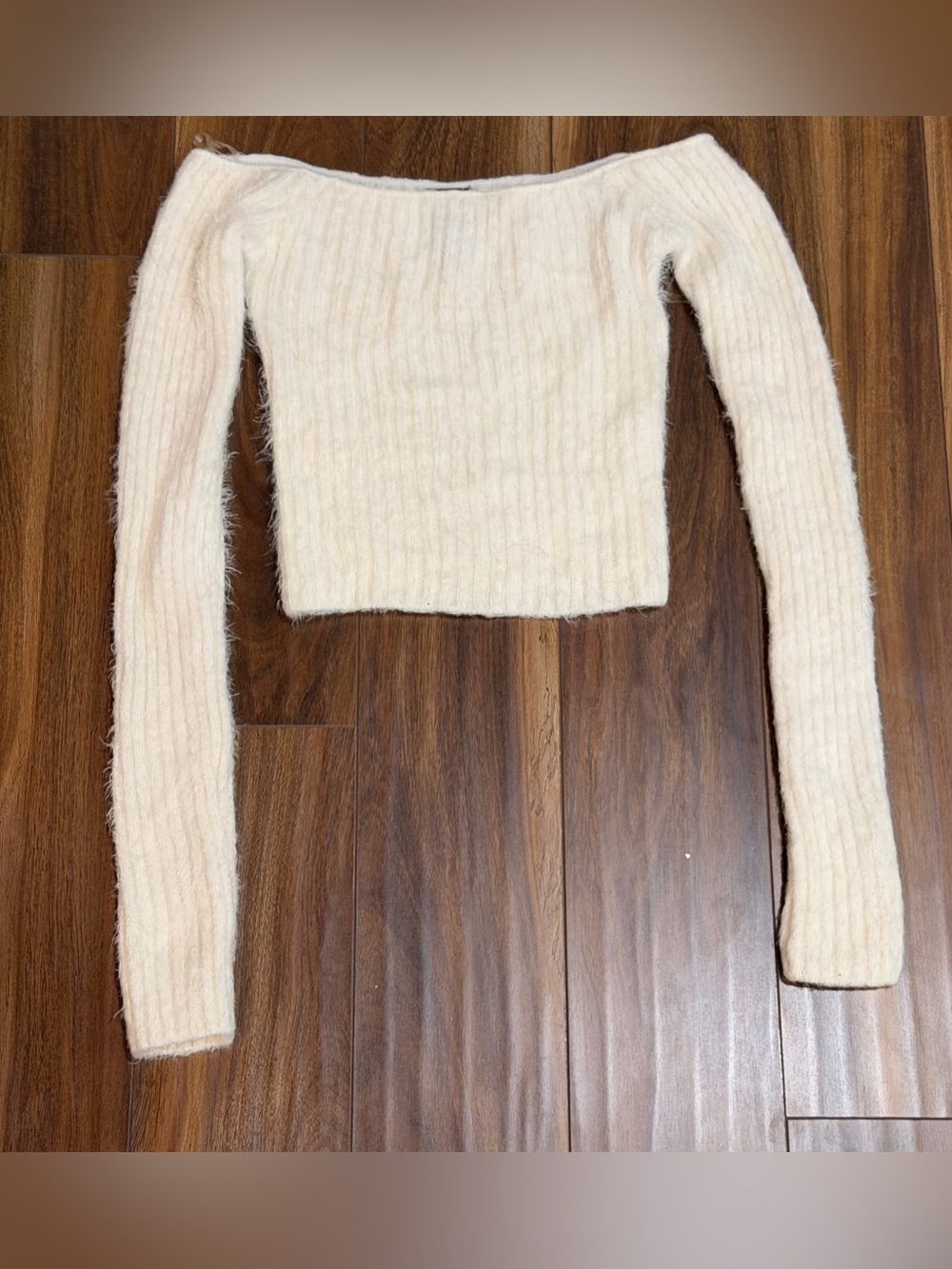 Windsor Off-Shoulder White Ribbed Crop Top - Picture 5 of 5